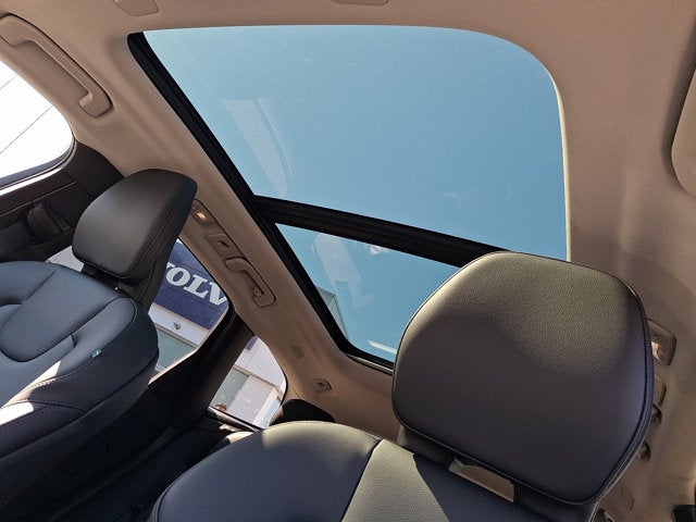 2025 Volvo XC60 Plug-In Hybrid Core