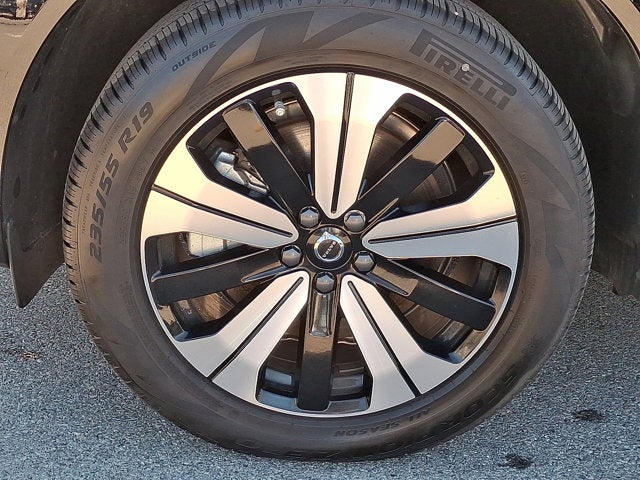 2025 Volvo XC60 Plug-In Hybrid Core