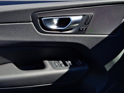 2025 Volvo XC60 Plug-In Hybrid Core