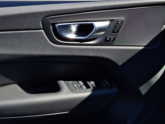 2025 Volvo XC60 Plug-In Hybrid Core