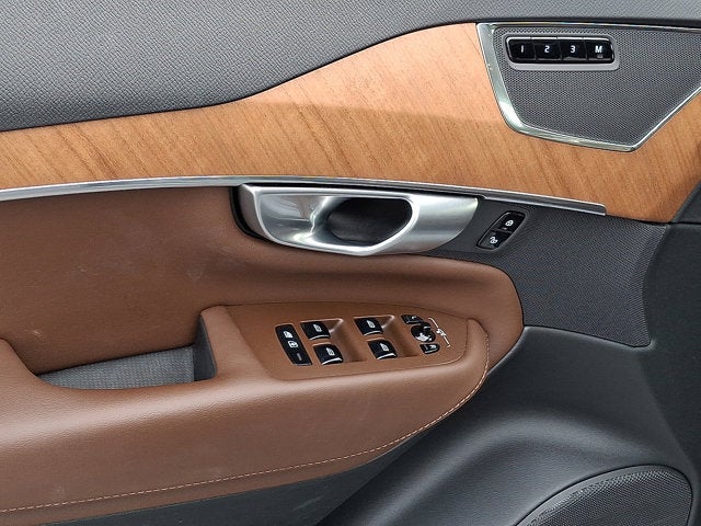 2024 Volvo XC90 Plus Bright Theme