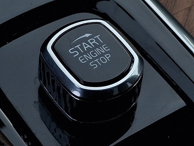 2024 Volvo XC90 Plus Bright Theme