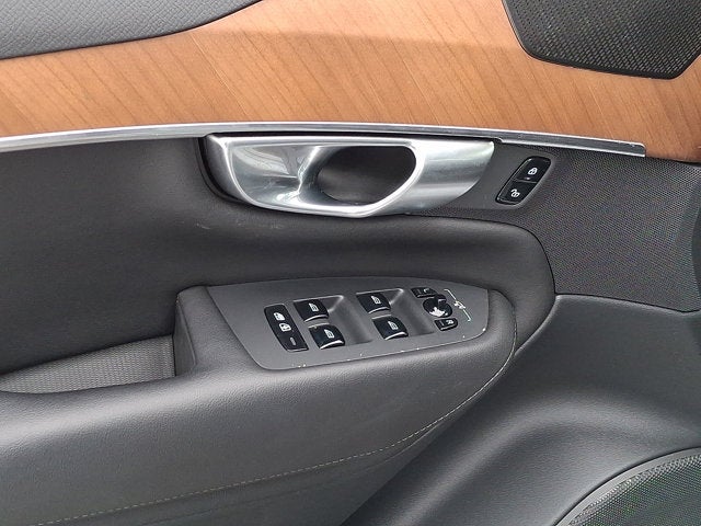 2024 Volvo XC90 Plus Bright Theme