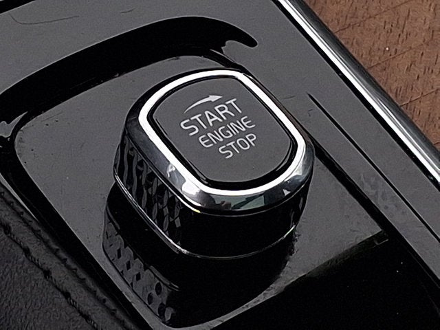 2024 Volvo XC90 Plus Bright Theme