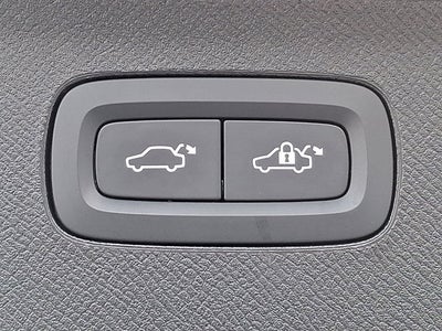 2024 Volvo XC90 Plus Bright Theme