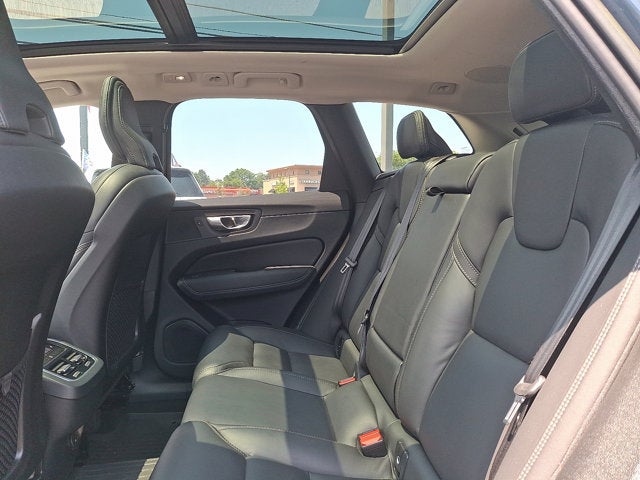 2023 Volvo XC60 Ultimate Bright Theme