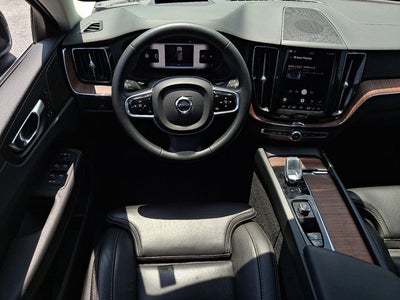 2023 Volvo XC60 Ultimate Bright Theme
