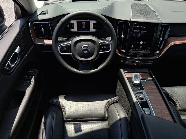 2023 Volvo XC60 Ultimate Bright Theme