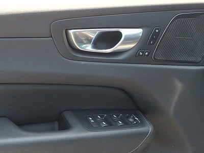 2023 Volvo XC60 Ultimate Bright Theme