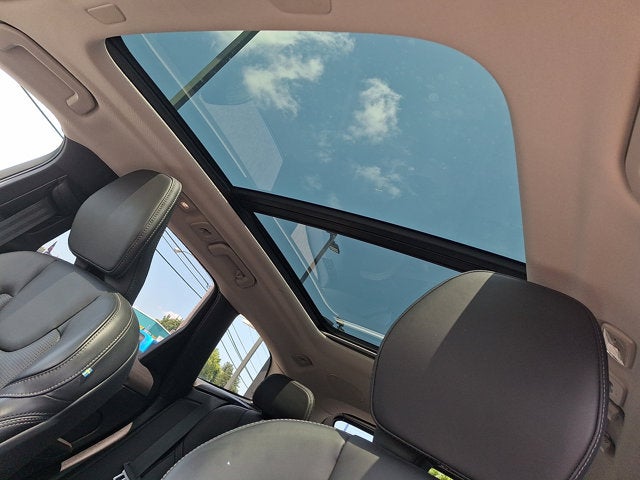 2023 Volvo XC60 Ultimate Bright Theme