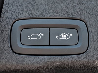 2023 Volvo XC60 Ultimate Bright Theme