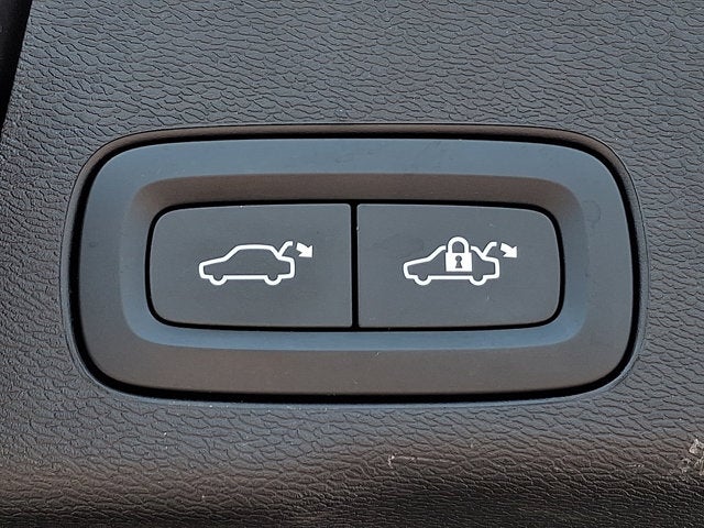 2023 Volvo XC60 Ultimate Bright Theme