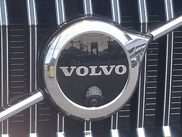 2023 Volvo XC60 Ultimate Bright Theme