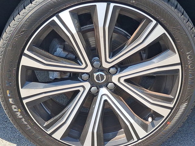 2023 Volvo XC60 Ultimate Bright Theme