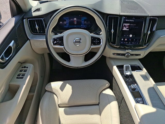 2023 Volvo XC60 Ultimate Bright Theme
