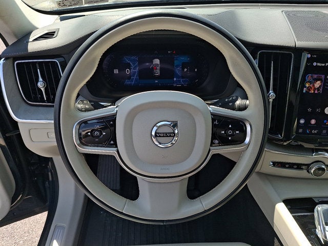 2023 Volvo XC60 Ultimate Bright Theme