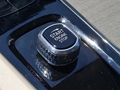 2023 Volvo XC60 Ultimate Bright Theme