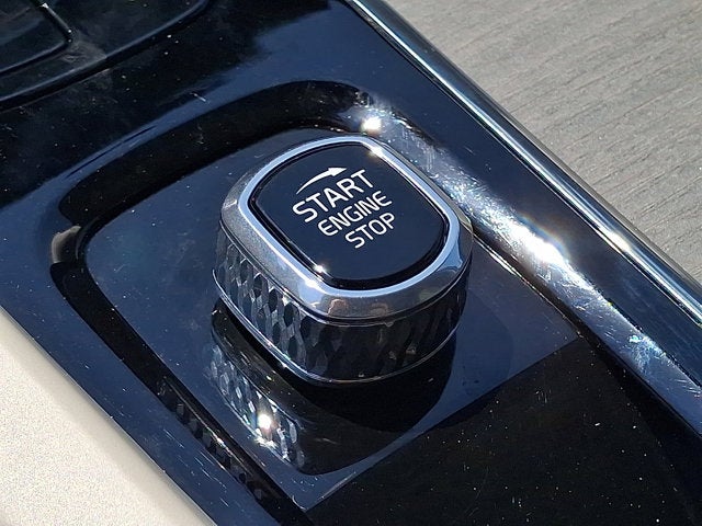 2023 Volvo XC60 Ultimate Bright Theme