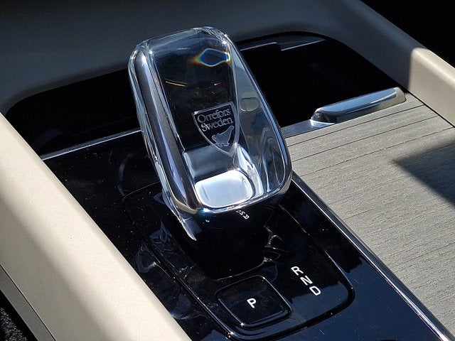 2023 Volvo XC60 Ultimate Bright Theme