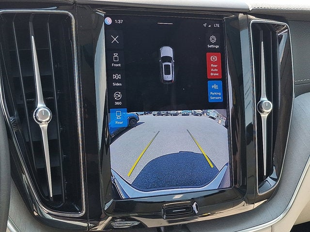 2023 Volvo XC60 Ultimate Bright Theme