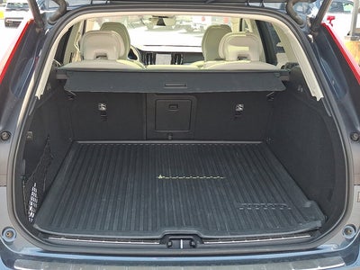 2023 Volvo XC60 Ultimate Bright Theme