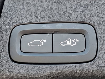 2023 Volvo XC60 Ultimate Bright Theme