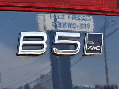 2023 Volvo XC60 Ultimate Bright Theme