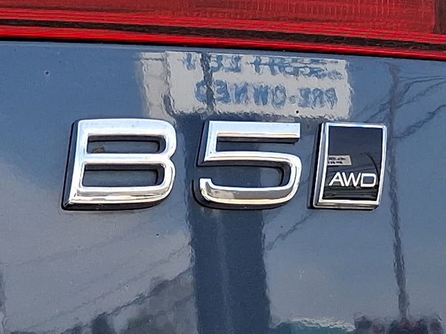 2023 Volvo XC60 Ultimate Bright Theme