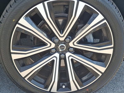 2023 Volvo XC60 Ultimate Bright Theme