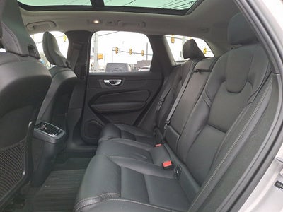 2023 Volvo XC60 Ultimate Bright Theme