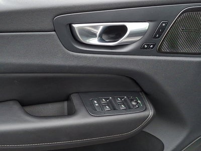 2023 Volvo XC60 Ultimate Bright Theme