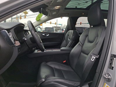 2023 Volvo XC60 Ultimate Bright Theme