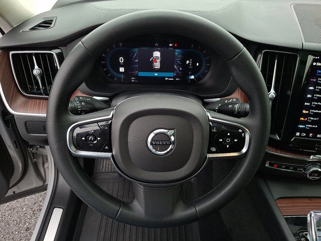 2023 Volvo XC60 Ultimate Bright Theme