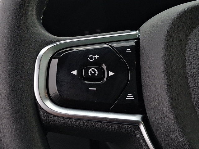 2023 Volvo XC60 Ultimate Bright Theme