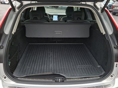 2023 Volvo XC60 Ultimate Bright Theme