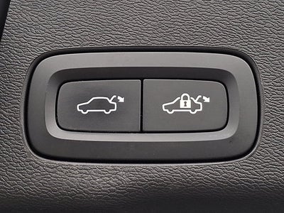 2023 Volvo XC60 Ultimate Bright Theme