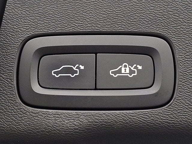 2023 Volvo XC60 Ultimate Bright Theme