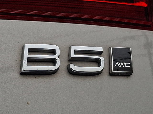 2023 Volvo XC60 Ultimate Bright Theme