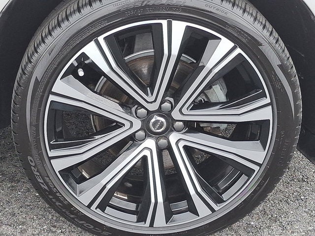 2023 Volvo XC60 Ultimate Bright Theme