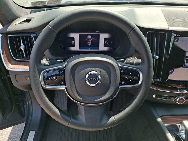 2024 Volvo XC60 Plus Dark Theme
