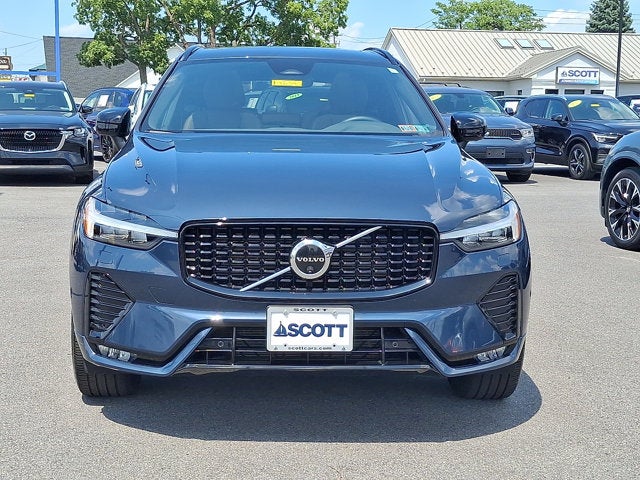 2024 Volvo XC60 Plus Dark Theme