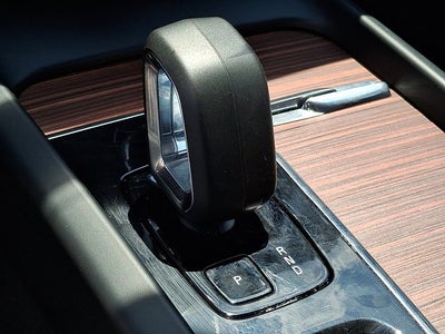 2024 Volvo XC60 Plus Dark Theme