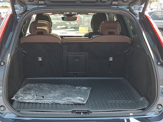 2024 Volvo XC60 Plus Dark Theme