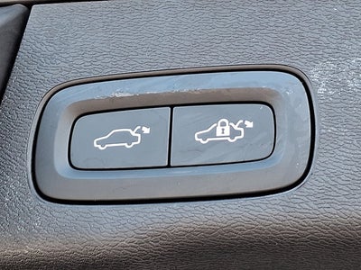 2024 Volvo XC60 Plus Dark Theme