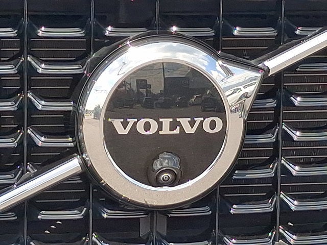 2024 Volvo XC60 Plus Dark Theme