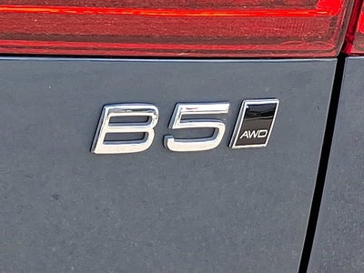 2024 Volvo XC60 Plus Dark Theme