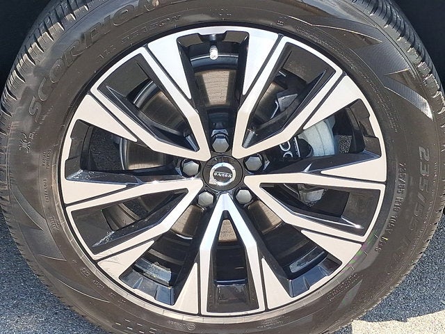 2024 Volvo XC60 Plus Dark Theme