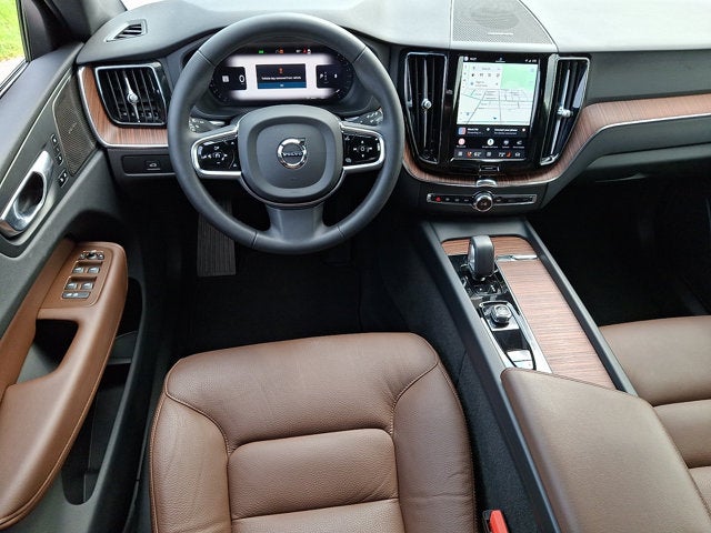 2024 Volvo XC60 Plus Dark Theme