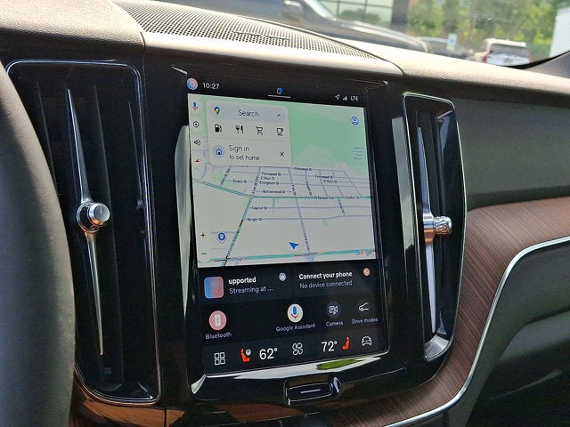 2024 Volvo XC60 Plus Dark Theme