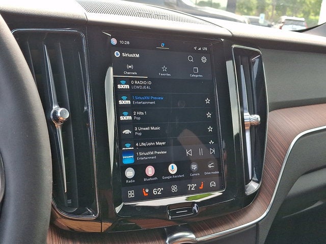 2024 Volvo XC60 Plus Dark Theme